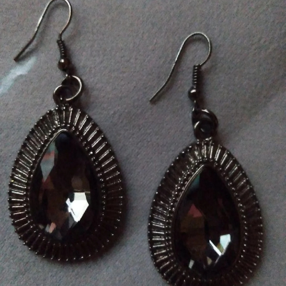Teardrop earrings